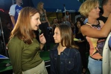 Photos de Mackenzie Rosman - Summer Catch Premiere 08.22.2001 - 10
